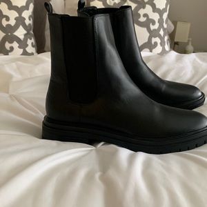 Nine West Saleema Chelsea Lug Sole Boots